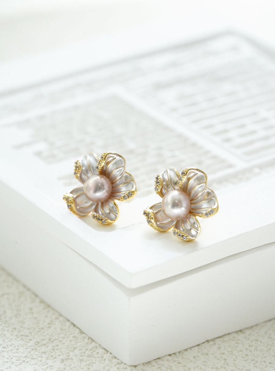 ALYSSA PEARL STUD EARRINGS