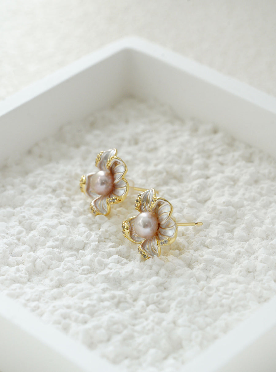 ALYSSA PEARL STUD EARRINGS