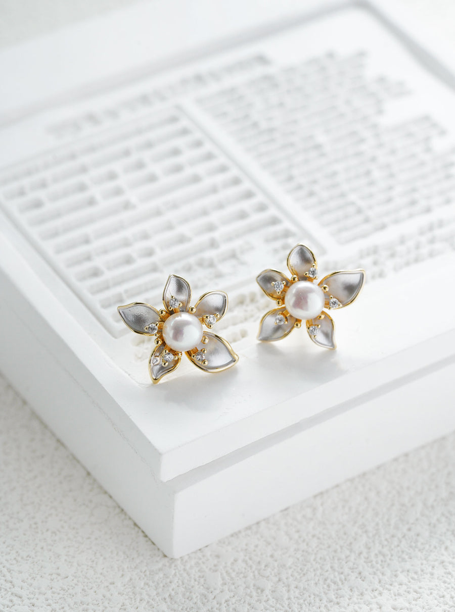 POPPY PEARL STUD EARRINGS